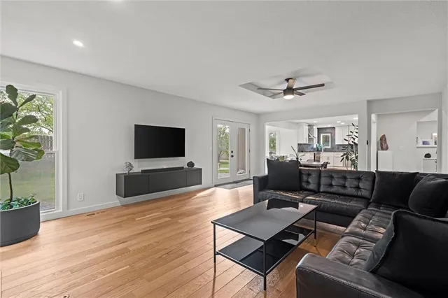 $434,950 | 1121 Southeast Timbercreek Lane, Lee's Summit, MO 64081