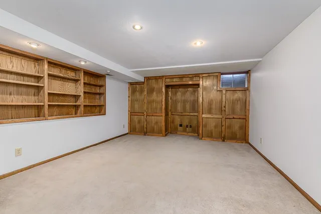 $434,950 | 1121 Southeast Timbercreek Lane, Lee's Summit, MO 64081