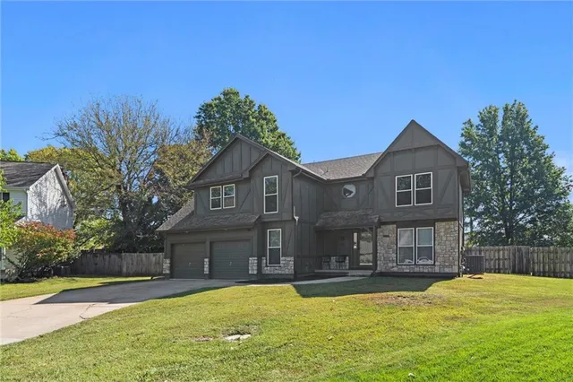 $434,950 | 1121 Southeast Timbercreek Lane, Lee's Summit, MO 64081