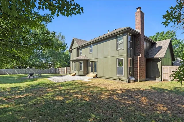 $434,950 | 1121 Southeast Timbercreek Lane, Lee's Summit, MO 64081