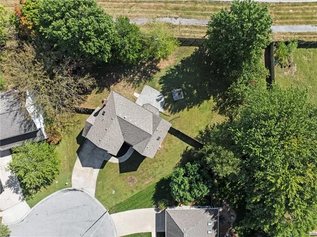 $434,950 | 1121 Southeast Timbercreek Lane, Lee's Summit, MO 64081