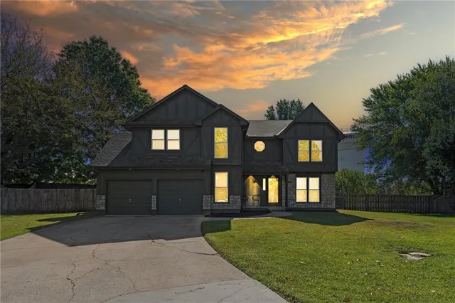 $434,950 | 1121 Southeast Timbercreek Lane, Lee's Summit, MO 64081