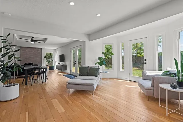 $434,950 | 1121 Southeast Timbercreek Lane, Lee's Summit, MO 64081