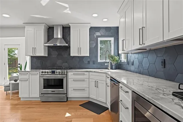 $434,950 | 1121 Southeast Timbercreek Lane, Lee's Summit, MO 64081