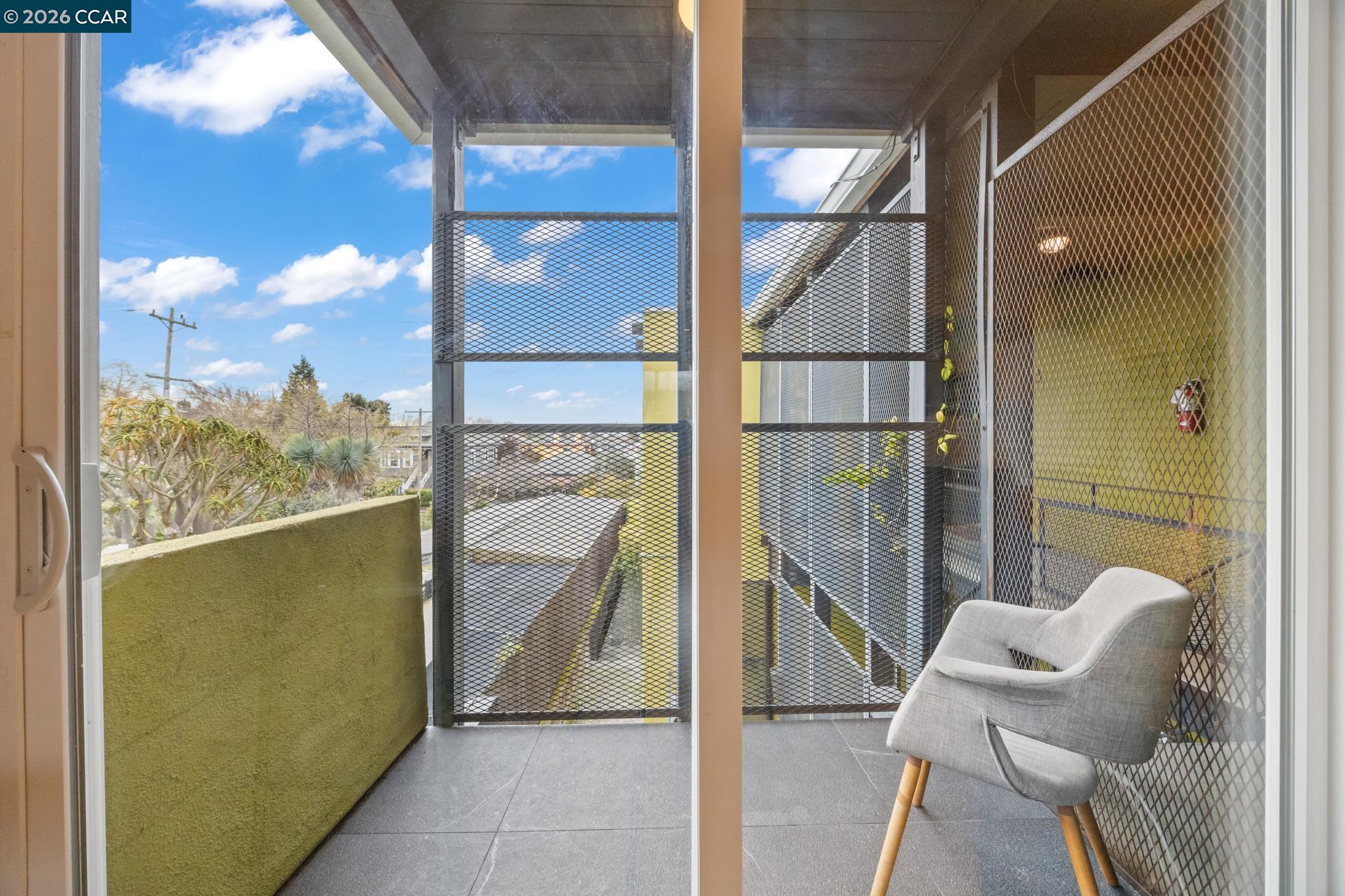 2327 Tenth Street, Unit 4 Berkeley, CA 94710 - Photo 13 of 39 a view of a balcony