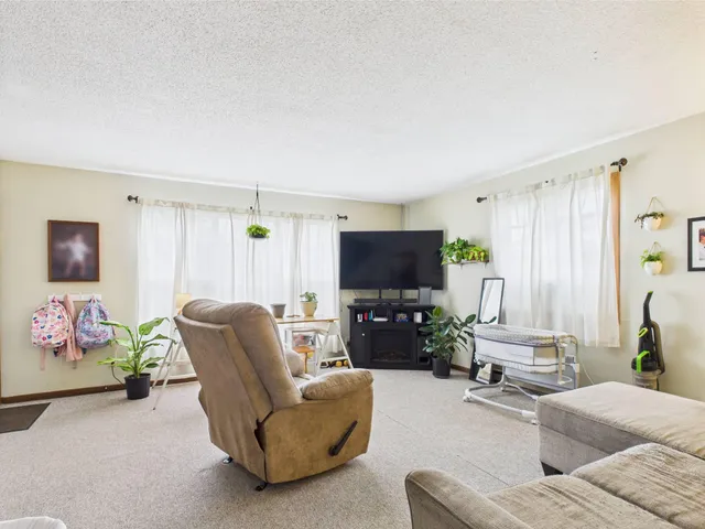 $339,000 | 37597 Lakeview Drive, Warroad, MN 56763