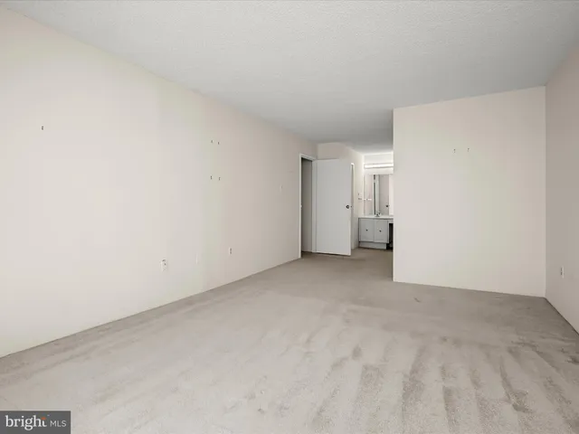 $325,000 | 5300 Holmes Run Parkway, Unit 402, Alexandria, VA 22304