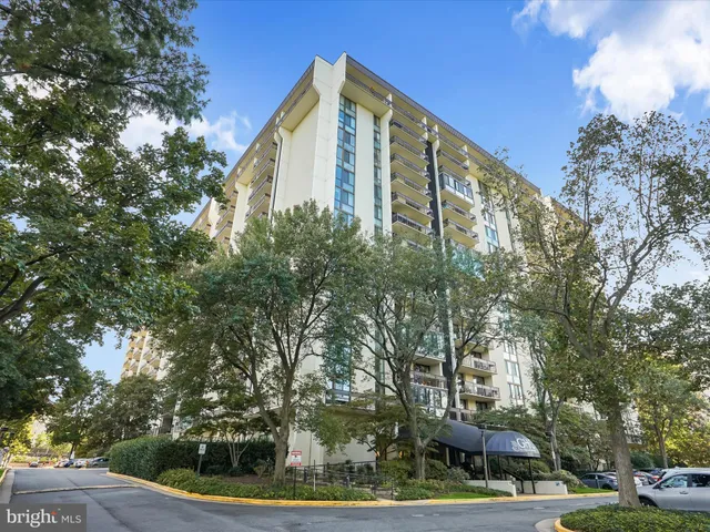 $325,000 | 5300 Holmes Run Parkway, Unit 402, Alexandria, VA 22304