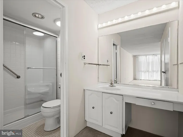 $325,000 | 5300 Holmes Run Parkway, Unit 402, Alexandria, VA 22304