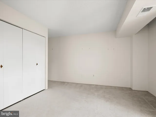 $325,000 | 5300 Holmes Run Parkway, Unit 402, Alexandria, VA 22304