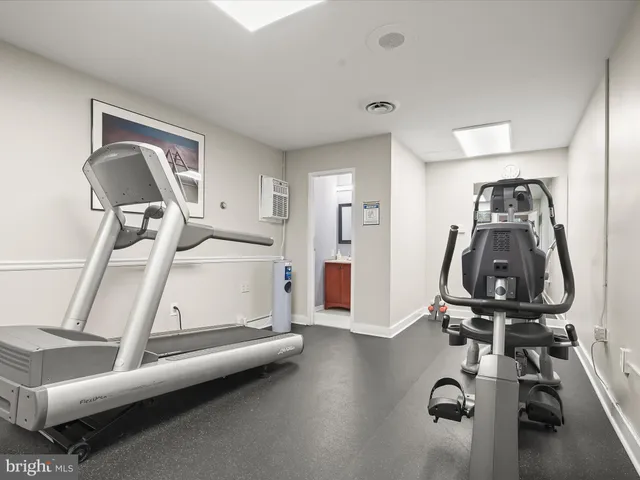 $325,000 | 5300 Holmes Run Parkway, Unit 402, Alexandria, VA 22304