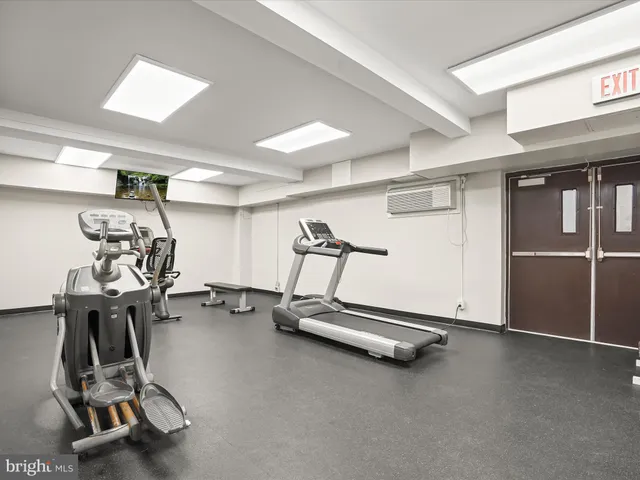 $325,000 | 5300 Holmes Run Parkway, Unit 402, Alexandria, VA 22304