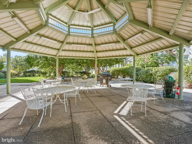 $325,000 | 5300 Holmes Run Parkway, Unit 402, Alexandria, VA 22304