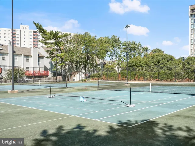 $325,000 | 5300 Holmes Run Parkway, Unit 402, Alexandria, VA 22304