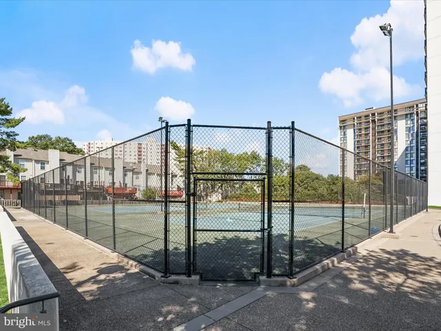 $325,000 | 5300 Holmes Run Parkway, Unit 402, Alexandria, VA 22304