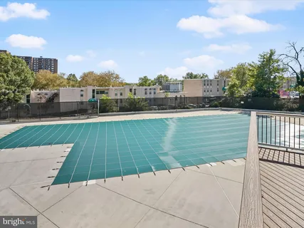 $325,000 | 5300 Holmes Run Parkway, Unit 402, Alexandria, VA 22304