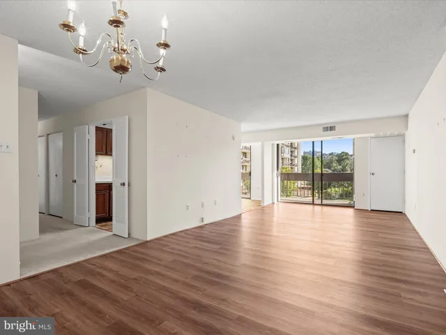 $325,000 | 5300 Holmes Run Parkway, Unit 402, Alexandria, VA 22304