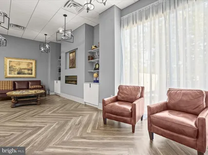 $325,000 | 5300 Holmes Run Parkway, Unit 402, Alexandria, VA 22304