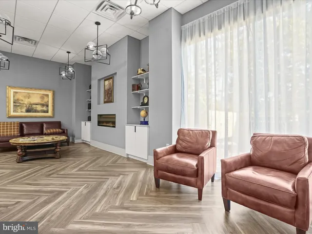 $325,000 | 5300 Holmes Run Parkway, Unit 402, Alexandria, VA 22304