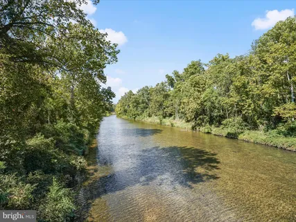 $325,000 | 5300 Holmes Run Parkway, Unit 402, Alexandria, VA 22304