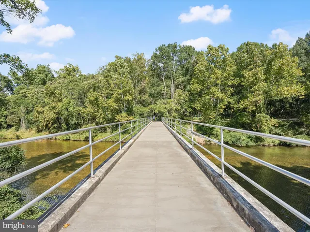 $325,000 | 5300 Holmes Run Parkway, Unit 402, Alexandria, VA 22304