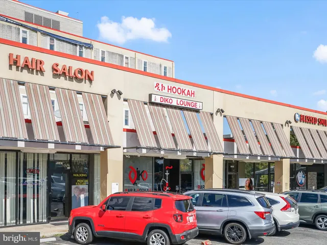 $325,000 | 5300 Holmes Run Parkway, Unit 402, Alexandria, VA 22304