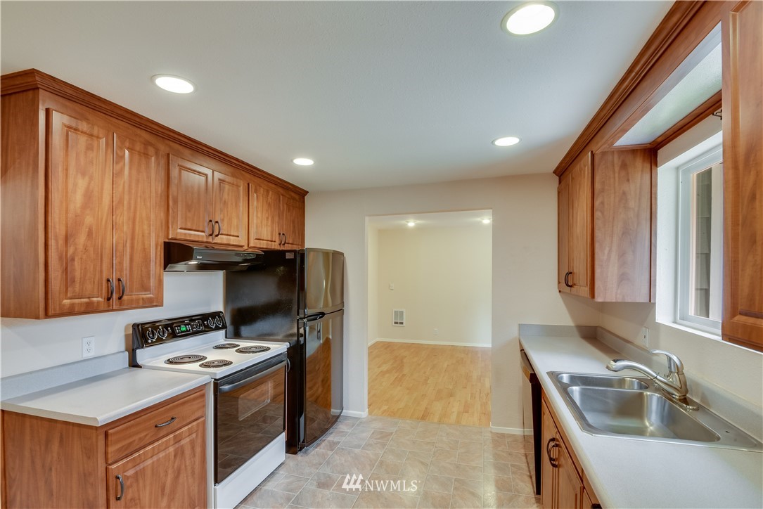 3001 Alaska Road Brier, WA 98036 - Photo 11 of 24
