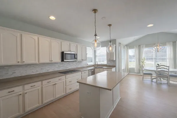 $4,500 | 1981 Angelica Lane, Bartlett, IL 60103