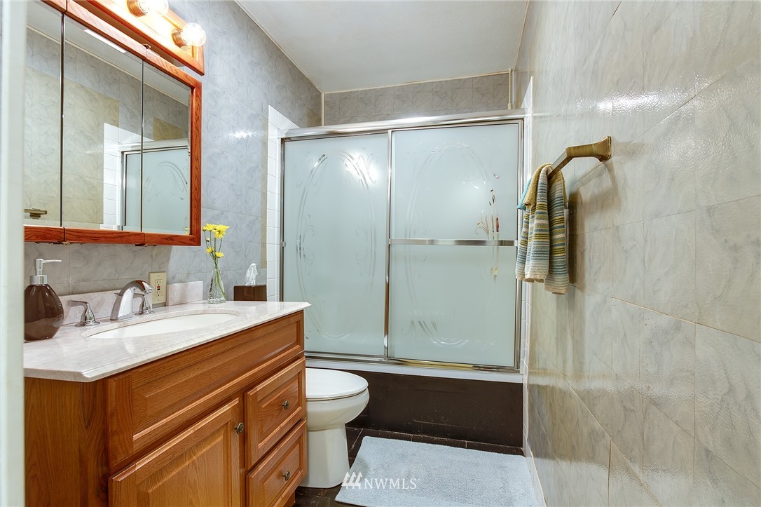 6732 16th Avenue Southwest Seattle, WA 98106 - Photo 12 of 17