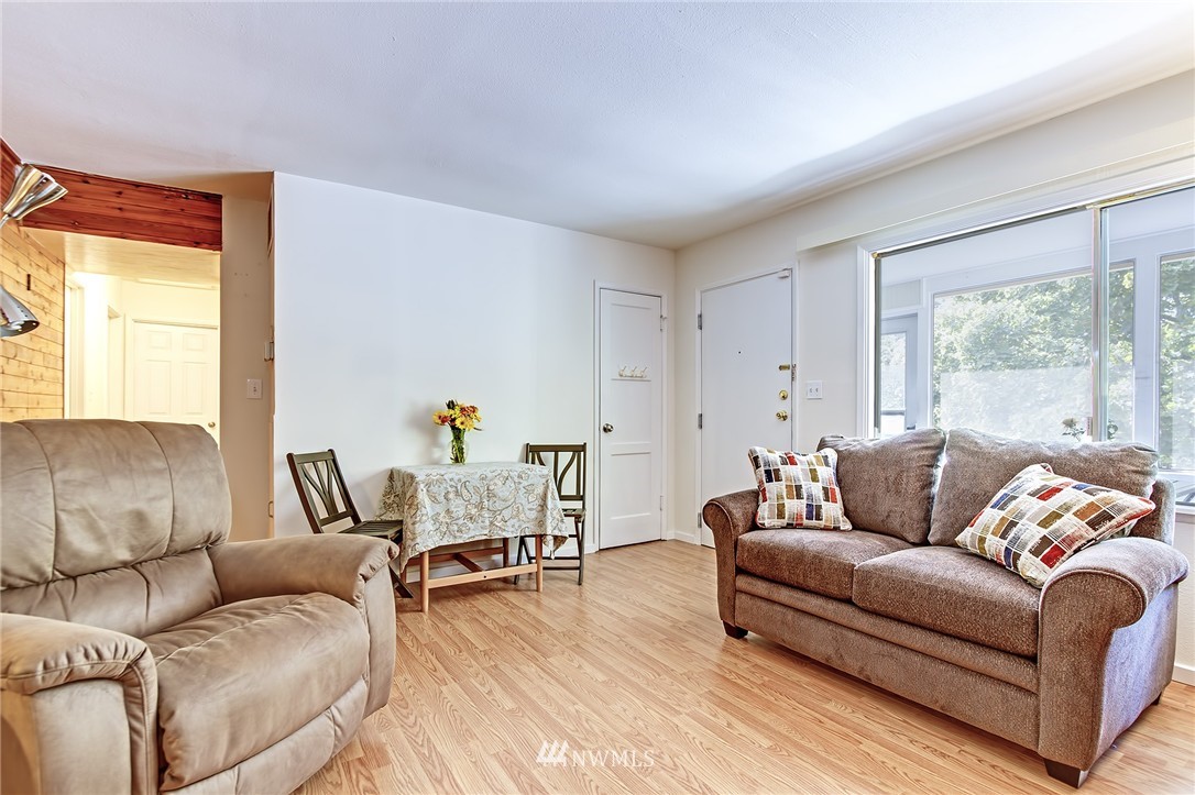 6732 16th Avenue Southwest Seattle, WA 98106 - Photo 4 of 17