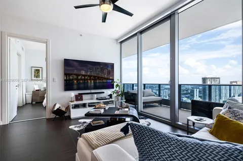 $875,000 | 200 Biscayne Blvd Way, Unit 4812, Miami, FL 33131