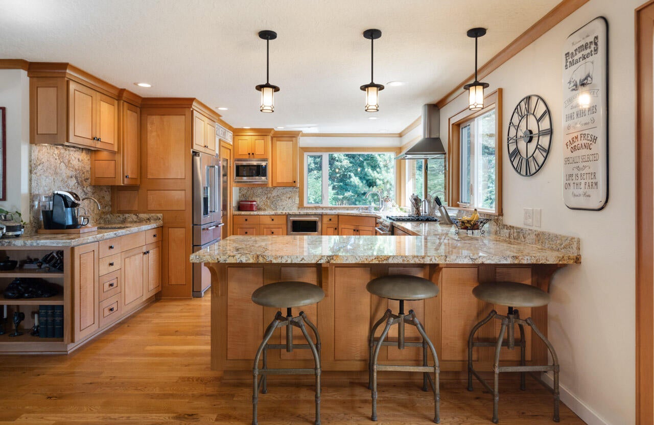 2076 Davis Road South Salem, OR 97306 - Photo 13 of 52 2076-Davis-Rd-S-13