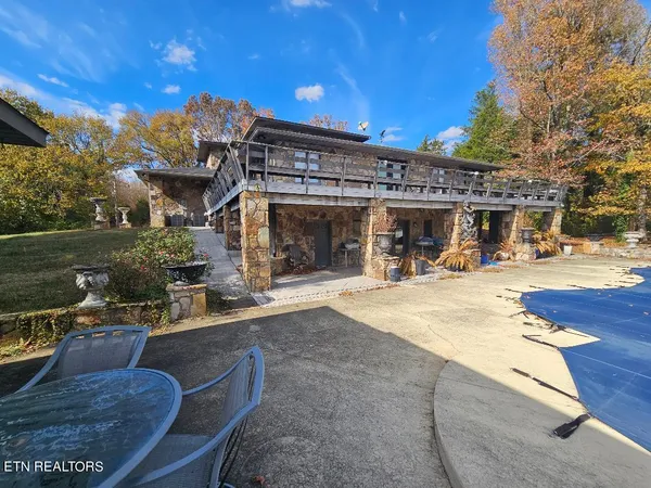 $1,895,000 | 1013 Oliver Springs Highway, Clinton, TN 37716