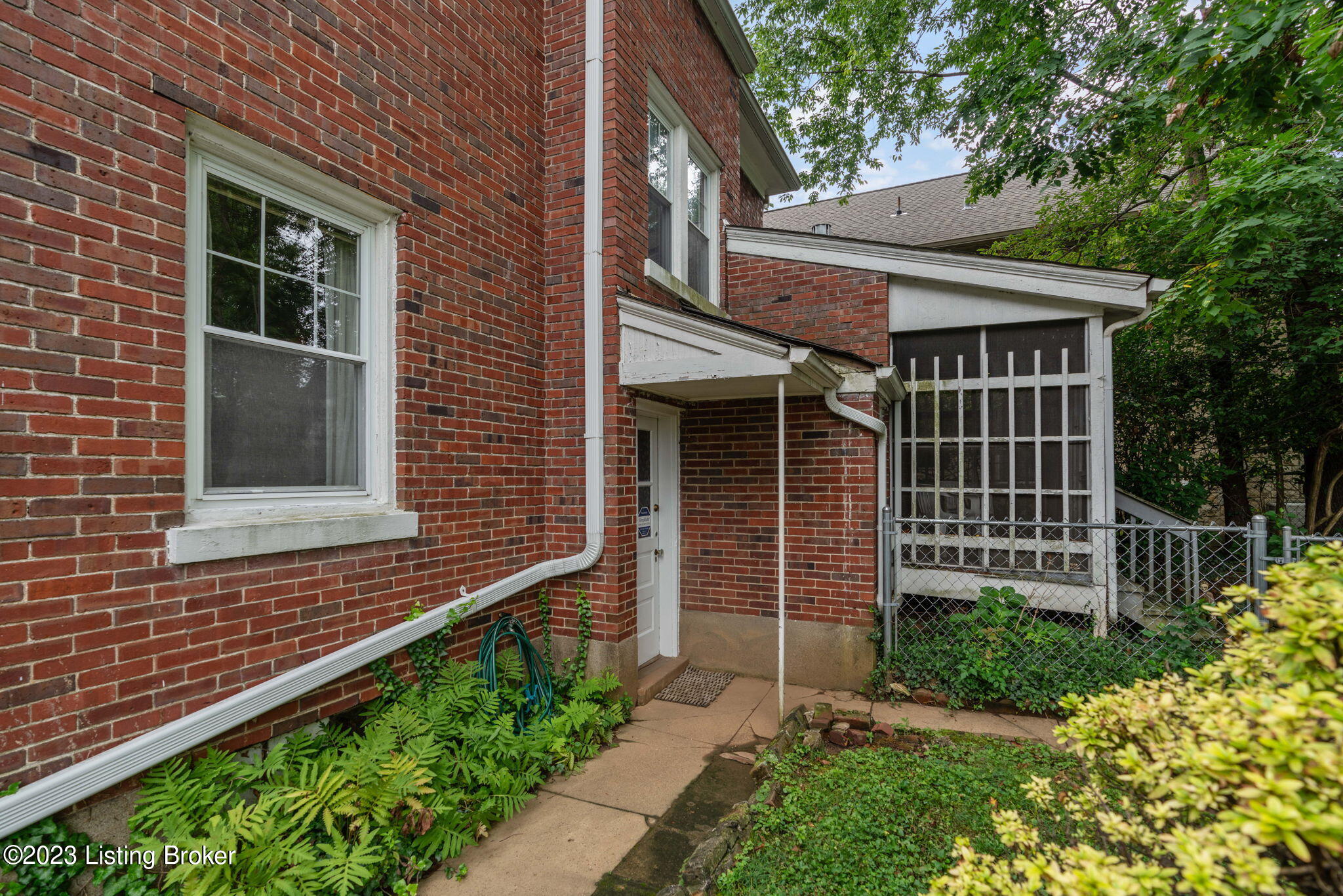 2324 Broadmeade Road Louisville, KY 40205 - Photo 11 of 63 2324 Broadmeade Rd-12