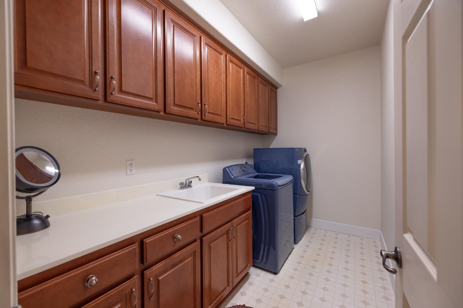 10050 Cameron Pines Way Sacramento, CA 95829 - Photo 24 of 31 a kitchen with stainless steel appliances granite countertop a sink dishwasher stove and cabinets