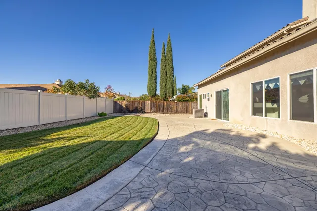 a view of a house with a backyard