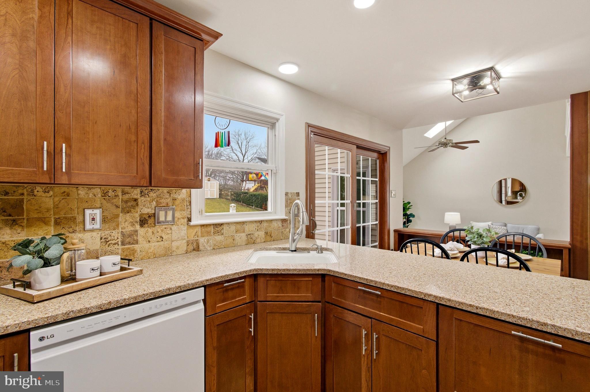 4911 Harrogate Road Ellicott City, MD 21043 - Photo 16 of 73