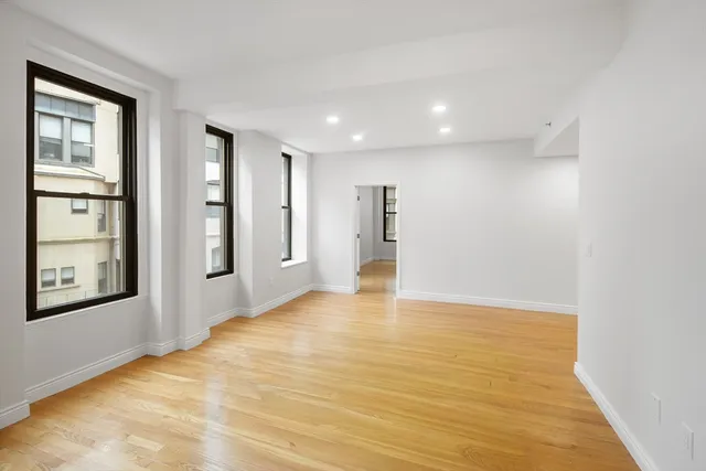 $1,180,000 | 4 Charlesgate East, Unit 201, Boston, MA 02215