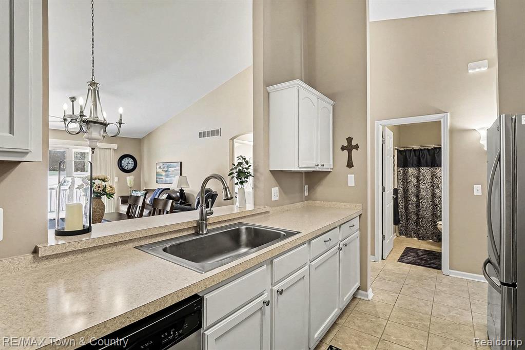 7241 Kings Way Flushing, MI 48433 - Photo 11 of 31