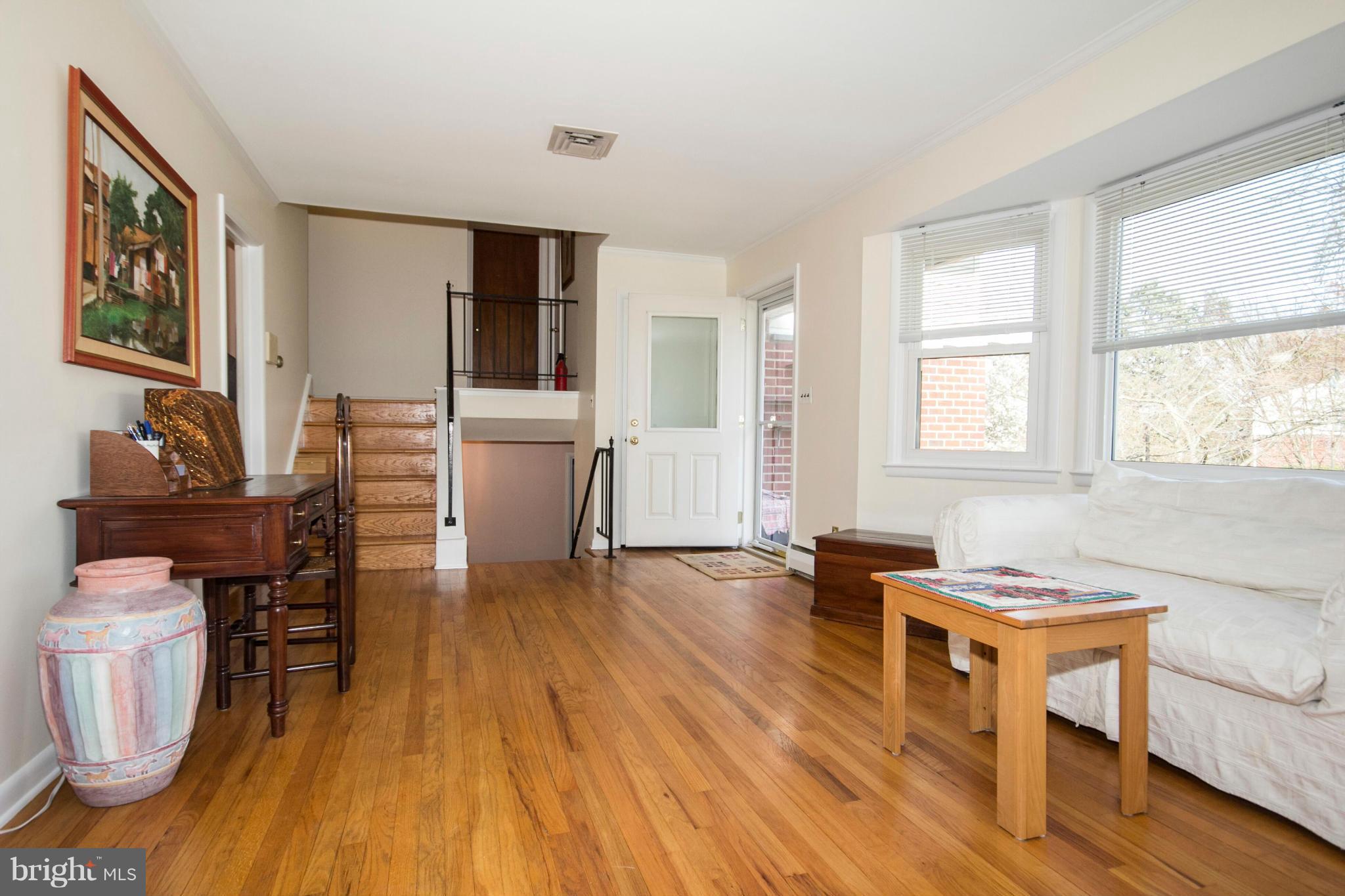 814 Shelley Road Towson, MD 21286 - Photo 6 of 21 Living Room