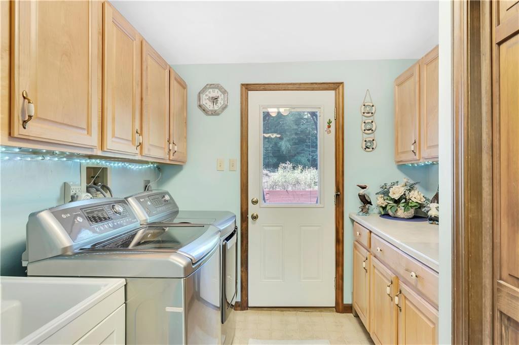 792 Pine Run Road Apollo, PA 15613 - Photo 9 of 25 Laundry room