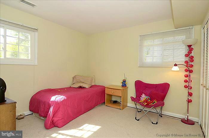 17308 Hughes Road Poolesville, MD 20837 - Photo 9 of 28 Bedroom