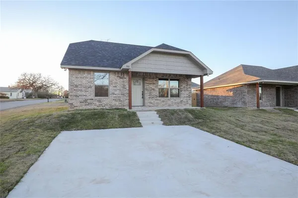 $1,650 | 901 North Barrett Avenue, Denison, TX 75020