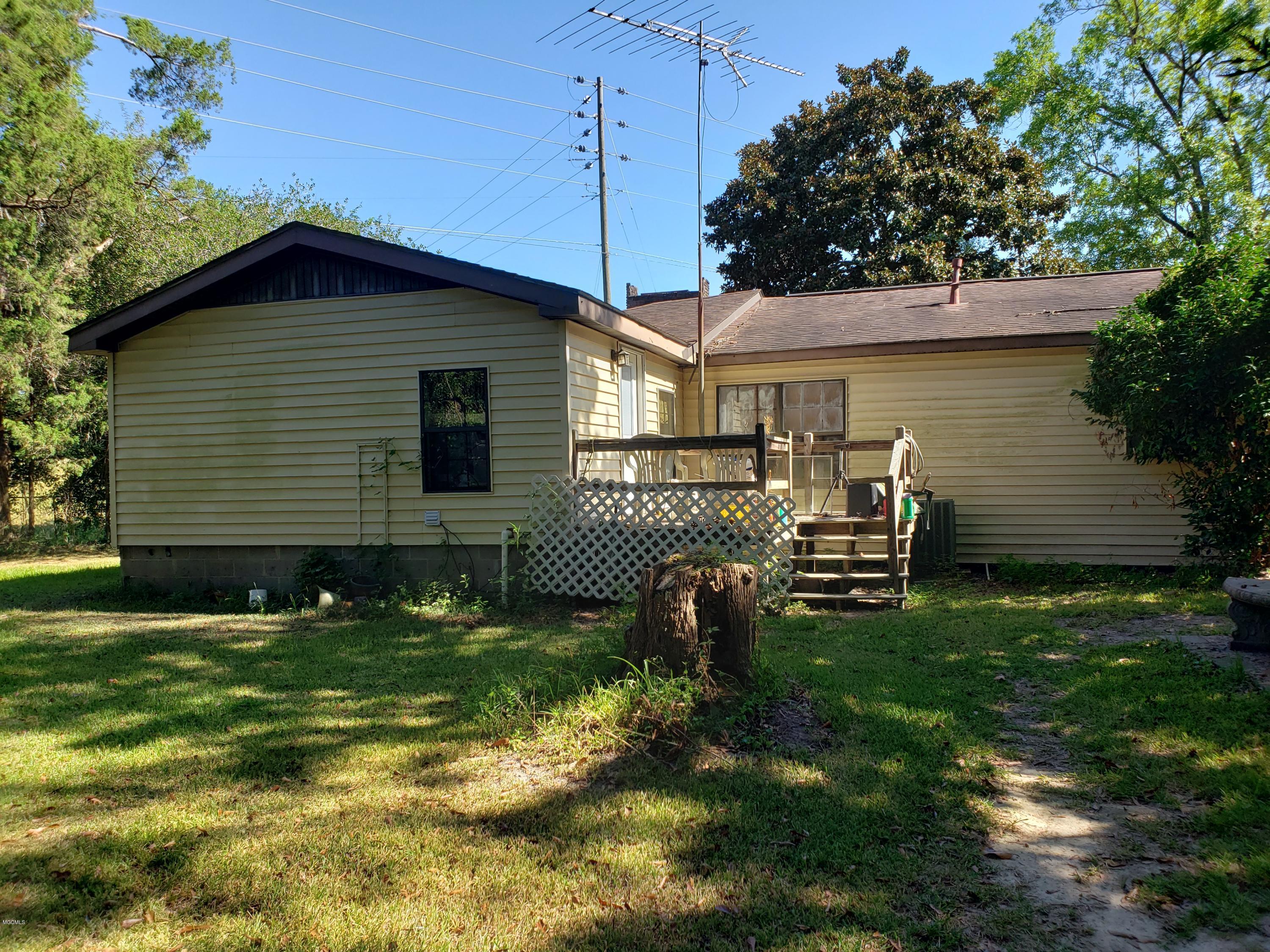 1375 John Amacker Road Poplarville, MS 39470 - Photo 4 of 25 20190923_103034