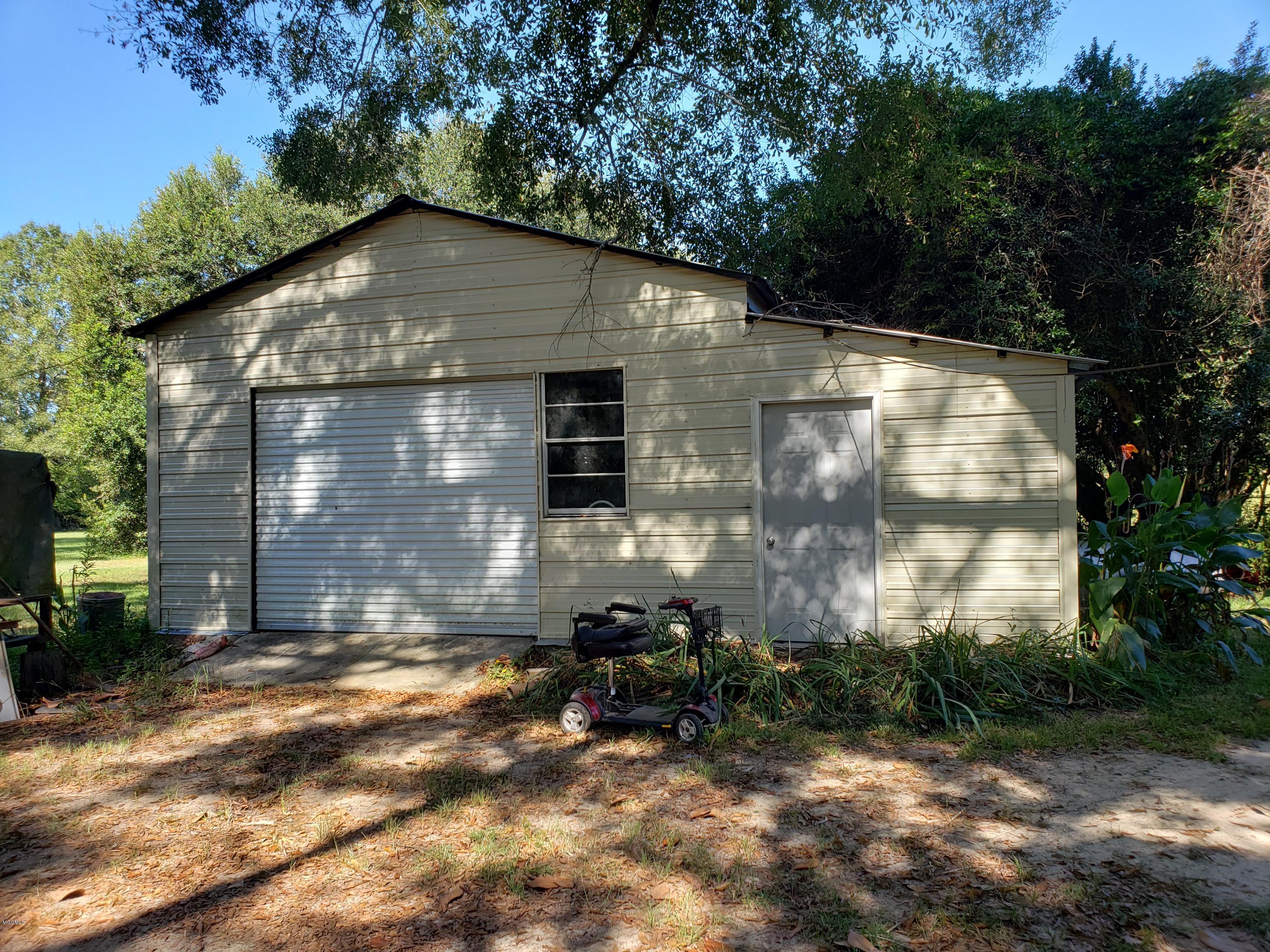 1375 John Amacker Road Poplarville, MS 39470 - Photo 7 of 25 20190923_103058