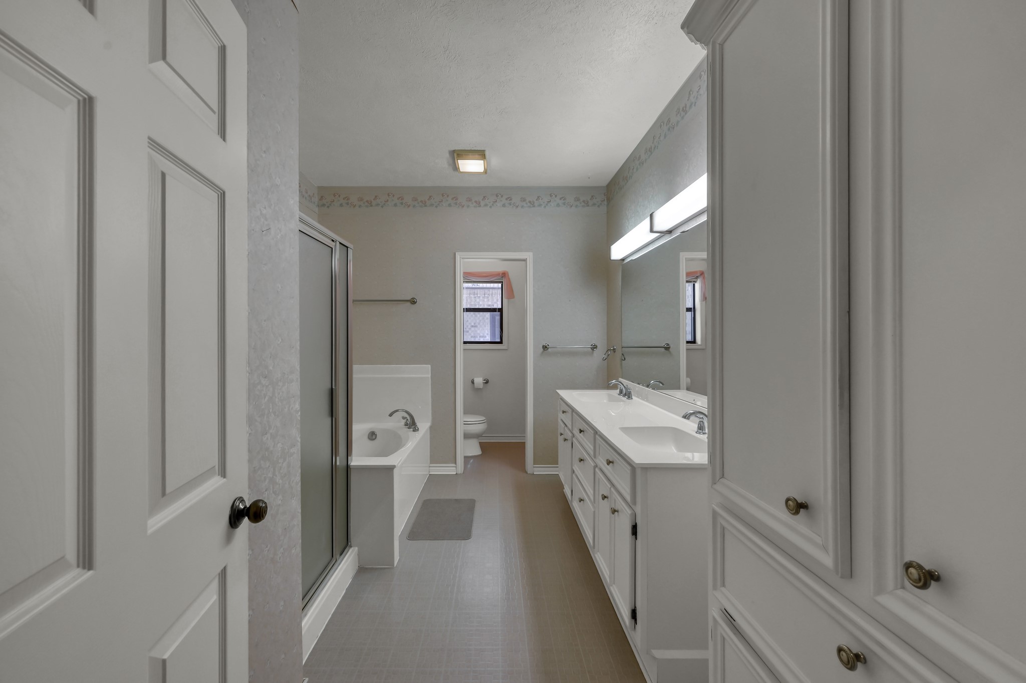 273 Augusta Drive Trinity, TX 75862 - Photo 20 of 50 Main bathroom with double sinks...