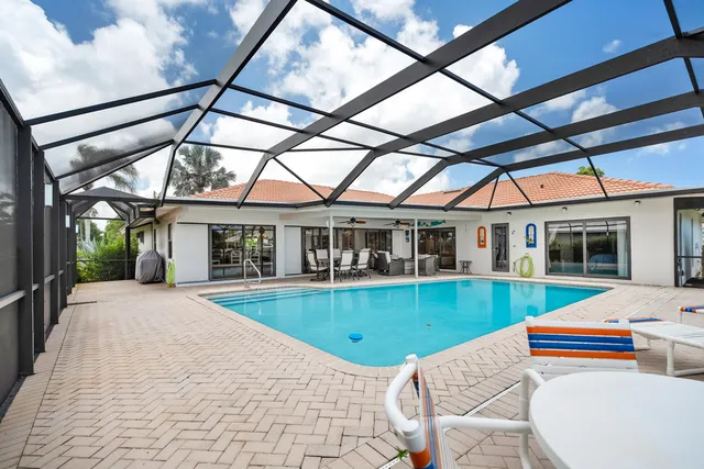 $1,850,000 | 3422 Southeast Fairway West, Stuart, FL 34997