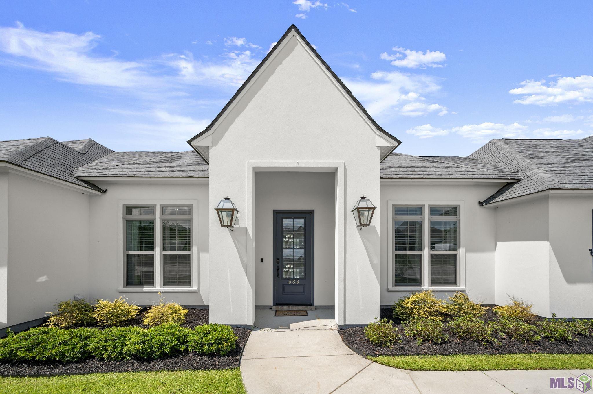 586 Warbler Crossing Avenue Baton Rouge, LA 70810 - Photo 2 of 25 Gallery Image 2