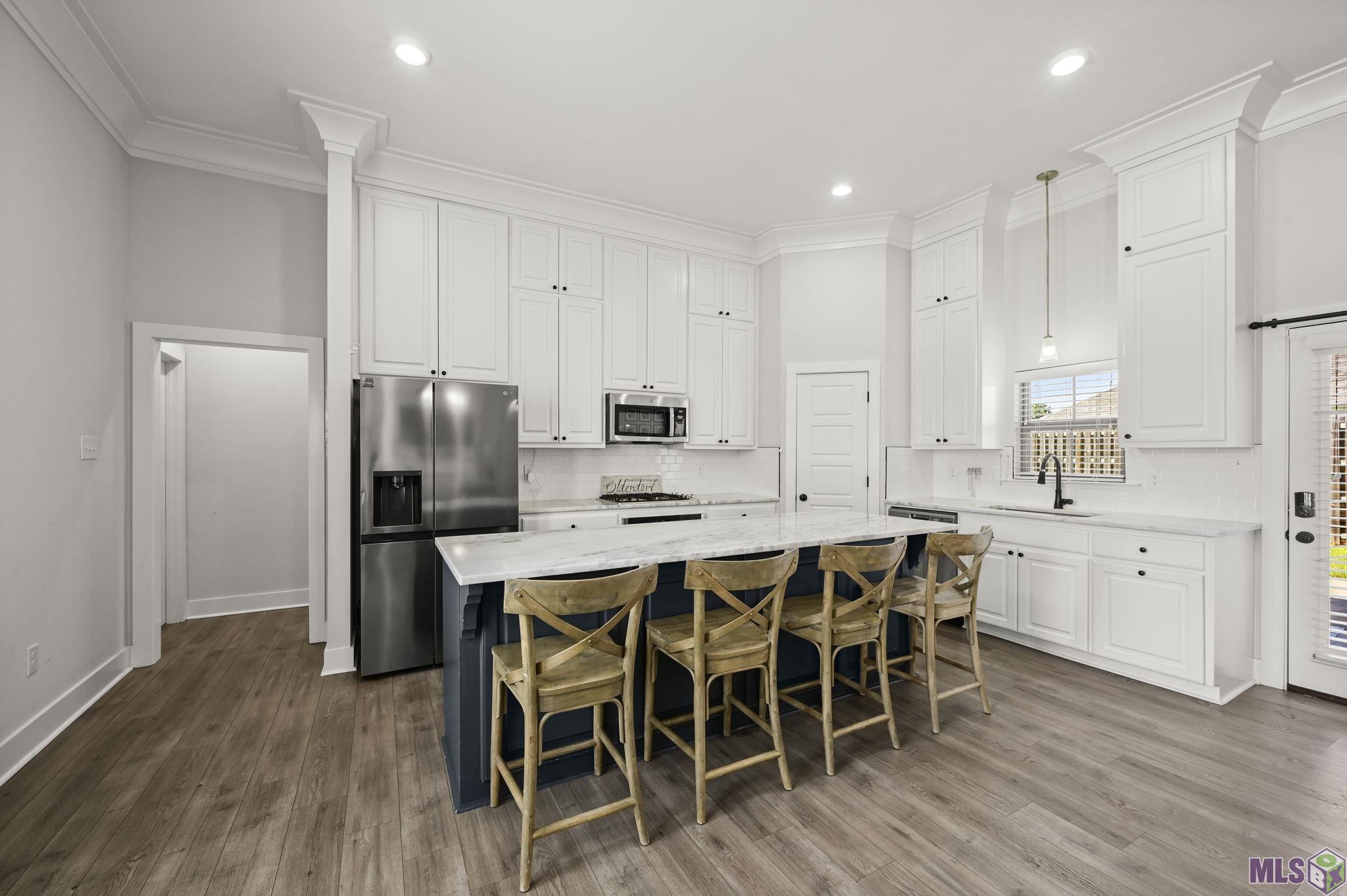 586 Warbler Crossing Avenue Baton Rouge, LA 70810 - Photo 3 of 25 Gallery Image 3