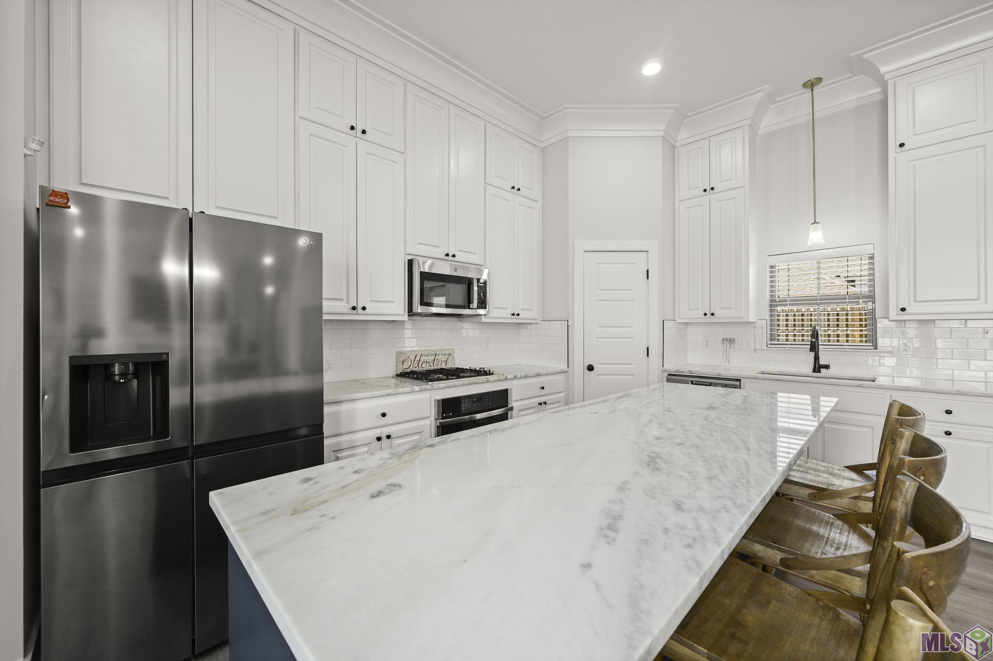 586 Warbler Crossing Avenue Baton Rouge, LA 70810 - Photo 4 of 25 Gallery Image 4